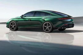 Trung Quốc ra chiếc ô tô có giá 1 tỉ đồng, cạnh tranh với Toyota Camry