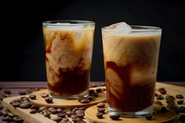 Uống cà phê đá có tốt hơn cà phê nóng?