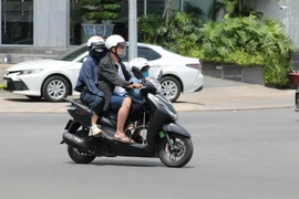 Táy máy công tắc này, người chạy xe máy bị phạt tiền cả triệu đồng