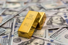 Giá vàng dao động quanh mốc 4.000 USD