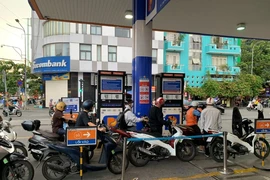 Giá xăng nhập từ Singapore hiện gần 22.000 đồng/lít