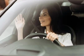 Vì sao hành động lạ này của tài xế ô tô giúp an toàn giao thông?