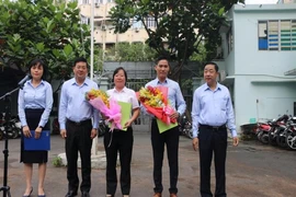 Hai cán bộ môi trường được dân khen