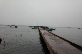 Hàng ngàn du khách kẹt ở Phú Quốc vì thời tiết xấu 