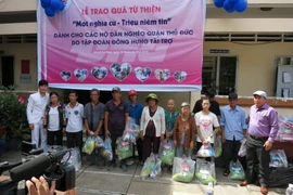 Đông Hưng Group trao 1.000 phần quà cho người nghèo