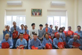 Đan Trường và Trung Quang san sẻ cùng bệnh nhân ung thư