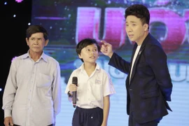 Cậu bé 10 tuổi với ý chí kiên cường làm Trấn Thành ngưỡng mộ