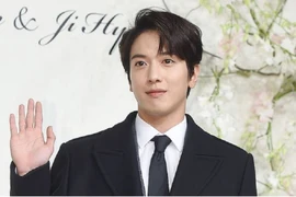 Giọng ca chính của ban nhạc CNBLUE chính thức xuất ngũ