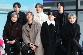 BTS phấn khích khi nhận quà khủng từ fan Việt