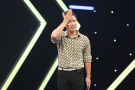 MC Nguyên Khang té xỉu vì màn tự giới thiệu của Xuân Tiến