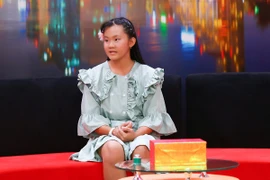 Cô bé 13 tuổi khó chịu vì được mẹ bảo bọc, quan tâm như em bé