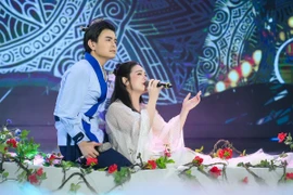 Nhật Kim Anh vật lộn với cơn đau chân để hỗ trợ Anh Duy