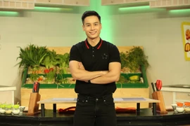 Cao Xuân Tài và fan nữ 'thả thính' nhau trên sóng truyền hình