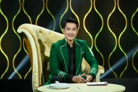 Nguyễn Phi Hùng 'tạm hoãn yêu' dù có nhiều rung động