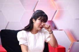 Ốc Thanh Vân rơi nước mắt trước hoàn cảnh của 2 anh em sinh đôi