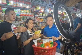 100 người có tầm ảnh hưởng livestream bán hoa, sản phẩm phục vụ Tết 2024