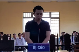 Chém hàng xóm vì không cho bắt ốc ở vườn
