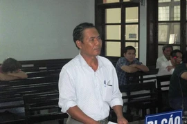 Lãnh 6 tháng tù treo vì vật ngã công an xã
