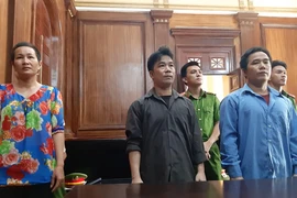 Đánh kiểm sát viên nhưng ra tòa khai chỉ 'quơ tay trúng mặt'