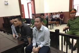 Bị cáo khai bị ép cung, tòa dừng xử để triệu tập điều tra viên