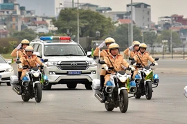 Cảnh sát giao thông dẫn đoàn. Ảnh: VGP