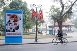 TP Hà Nội trang hoàng đường phố, chào mừng Đại hội XIII của Đảng. Ảnh: TTXVN
