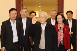 Bộ Chính trị, Ban Bí thư khóa XIII họp phiên đầu tiên