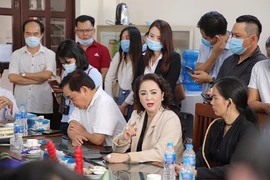 Vợ chồng ông Dũng ‘lò vôi’ tố ‘thần y’ trục lợi hơn 150 tỉ