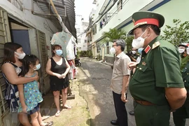 Phó Thủ tướng Vũ Đức Đam kiểm tra công tác phòng chống dịch ở Gò Vấp