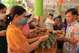 Phó Bí thư TP.HCM Nguyễn Văn Hiếu dự ngày hội đại đoàn kết dân tộc ở quận 1