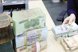 Chính phủ yêu cầu các ngân hàng tiết giảm chi phí, giảm lãi suất cho vay