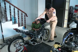 Công an kiểm tra các lò độ xe ở TP.HCM, phát hiện hàng loạt vi phạm