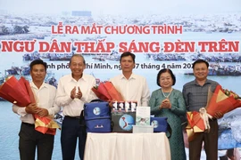 Lễ ra mắt chương trình 'Cùng ngư dân thắp sáng đèn trên biển'