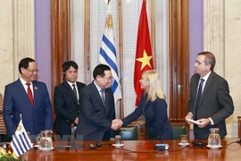 Nhiều hoạt động của Chủ tịch Quốc hội Vương Đình Huệ tại Đông Uruguay
