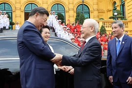 Loạt đại bác chào mừng Tổng Bí thư, Chủ tịch nước Trung Quốc Tập Cận Bình