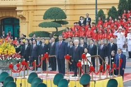 Những hình ảnh của Tổng Bí thư, Chủ tịch nước Trung Quốc Tập Cận Bình ngày đầu tiên thăm Việt Nam