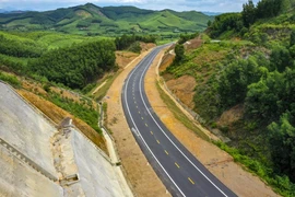 Thủ tướng chỉ đạo đầu tư sớm nhất các tuyến đường bộ cao tốc 2 làn xe