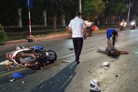 Va chạm với xe tải có chữ ‘bách hóa xanh’ 1 người trọng thương