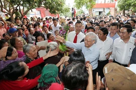 Tổng Bí thư, Chủ tịch nước Tô Lâm với các cử tri tỉnh Hưng Yên.