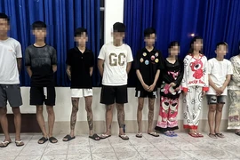 Nghi bạn gái bị nhìn đểu, nhóm thanh niên mang hung khí đi đánh người