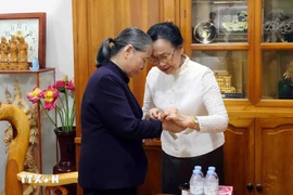 Phu nhân Naly Sisoulith thăm phu nhân cố Tổng Bí thư Nguyễn Phú Trọng