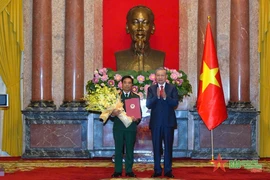 Thăng quân hàm Thượng tướng cho Phó Tổng Tham mưu trưởng QĐND Việt Nam Nguyễn Doãn Anh