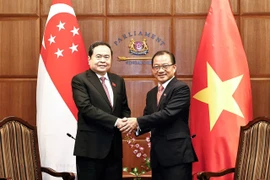 Chủ tịch Quốc hội kết thúc chuyến thăm Singapore, lên đường thăm Nhật Bản