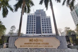 Bộ Nội vụ thông tin về chế độ với công chức, viên chức sau sắp xếp 