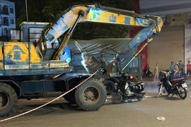 Cảnh sát phong tỏa một đoạn đường Lê Trọng Tấn sau tai nạn chết người