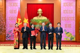 Tổng Bí thư trao quyết định thành lập 4 Đảng bộ trực thuộc Trung ương, 3 cơ quan Đảng ở Trung ương