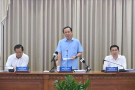 Bí thư TP.HCM Nguyễn Văn Nên đặt hai câu hỏi về cây xanh, thu phí lòng đường