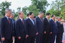 Lãnh đạo Đảng, Nhà nước tưởng niệm các Anh hùng liệt sĩ, vào Lăng viếng Chủ tịch Hồ Chí Minh