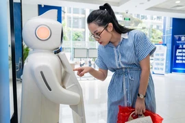 Chùm ảnh: Người dân Thủ đô được phục vụ 15 tiện ích miễn phí khi làm thủ tục hành chính