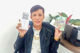 Kẻ chuyên dùng vàng giả đổi vàng thật bị bắt